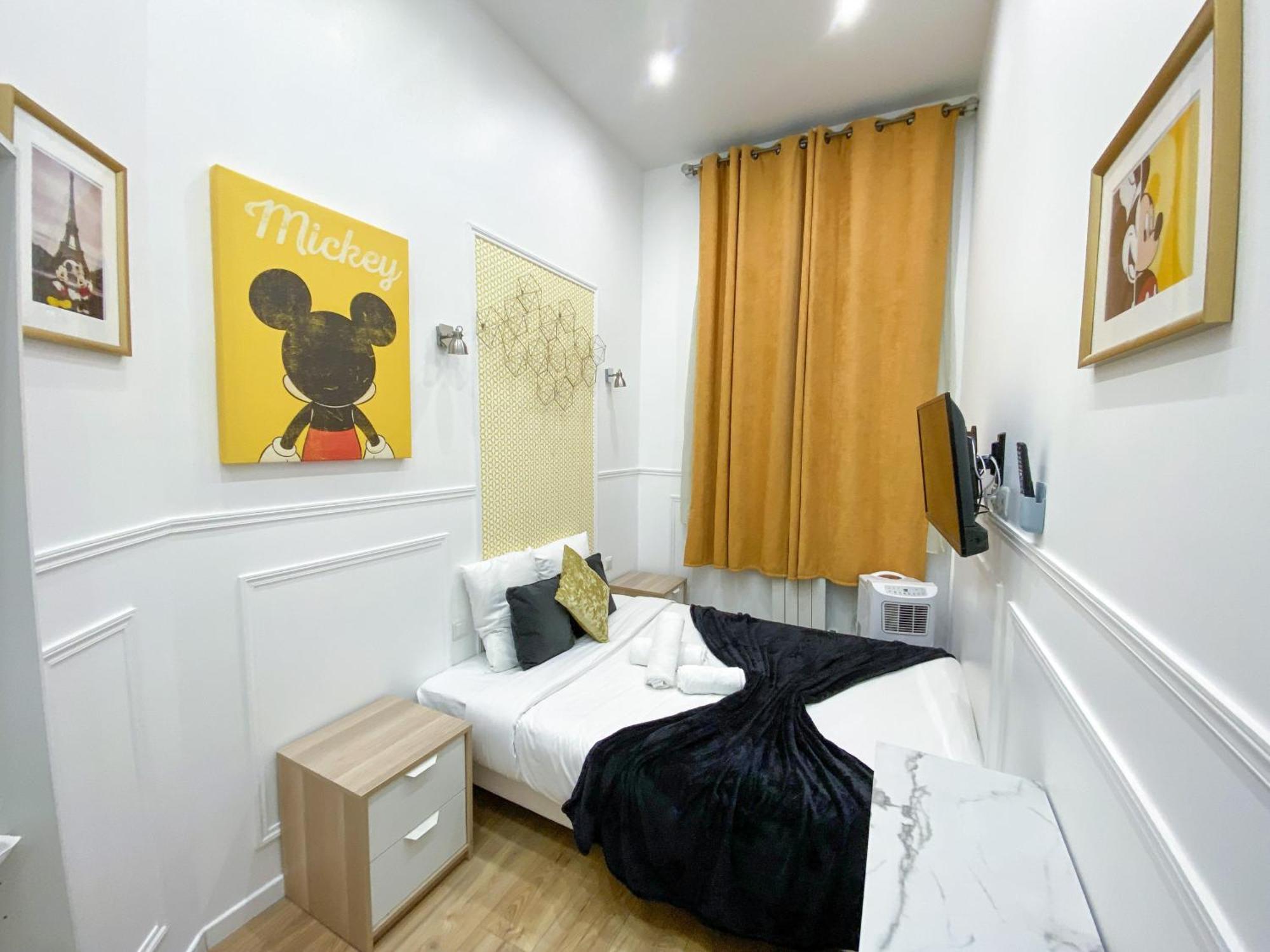 72 - Mermoz Mickey Mouse Párizs Kültér fotó